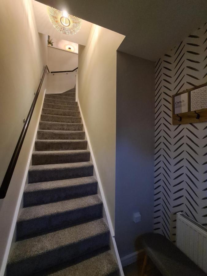 Modern 1 Bed Apartment Next To Beach And Golf Course 래넬리 외부 사진